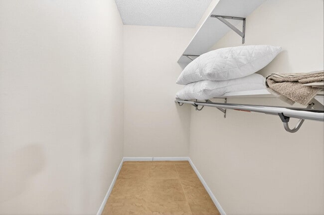 Building Photo - 173 Flanders C