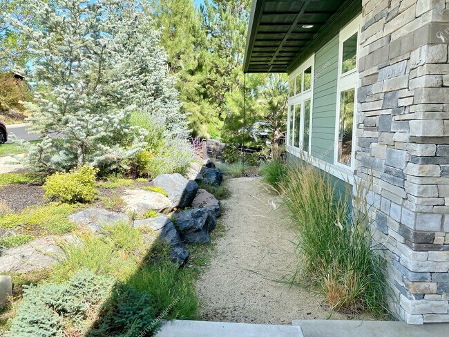 Building Photo - Elegant Single-Level Home in Northwest Cro...