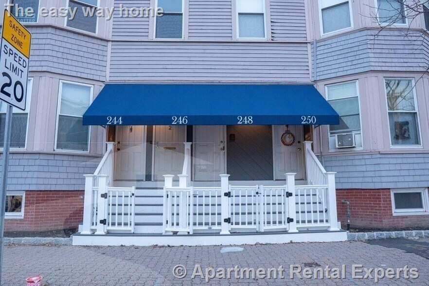 Primary Photo - 246 Hampshire St