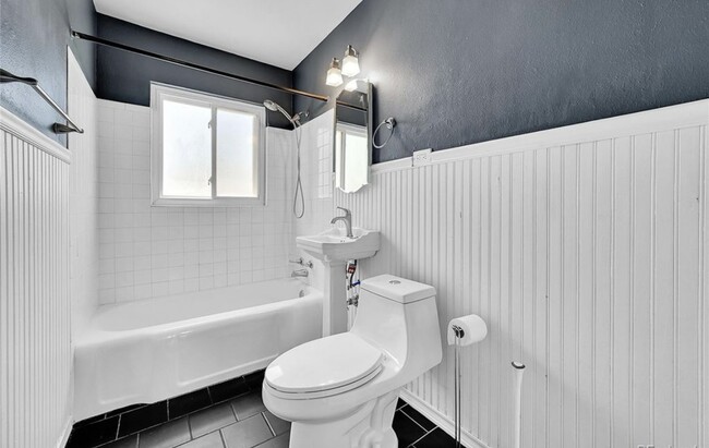 Building Photo - 3818 W 25th Ave
