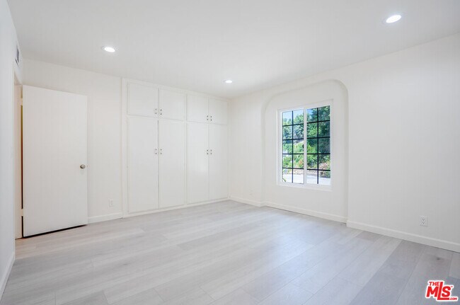 Building Photo - 17440 Fraser Pl