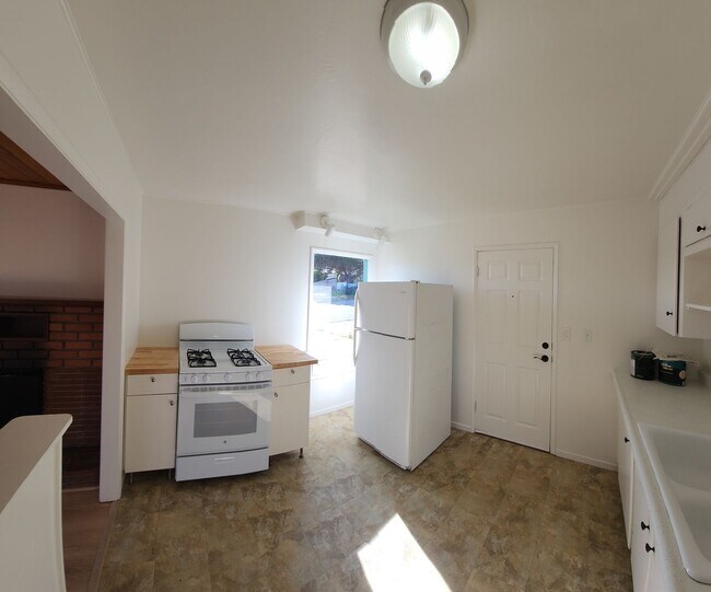 Building Photo - Los Osos Cozy Cottage