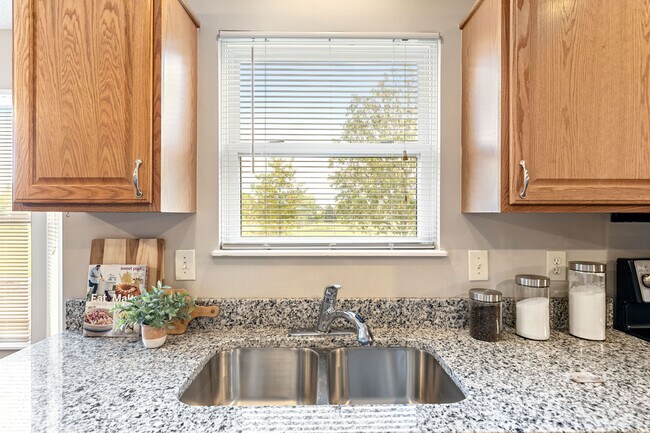 Building Photo - 7225 Bromfield Dr