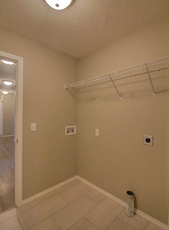 Building Photo - Willard School District - 3 bedroom home with a fenced in yard