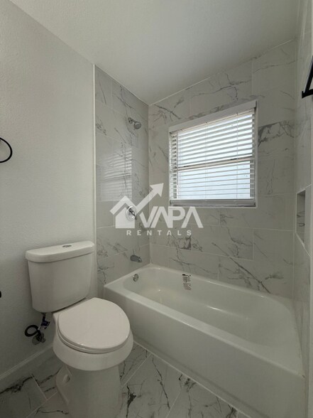 Building Photo - 230 Craigmont Ln