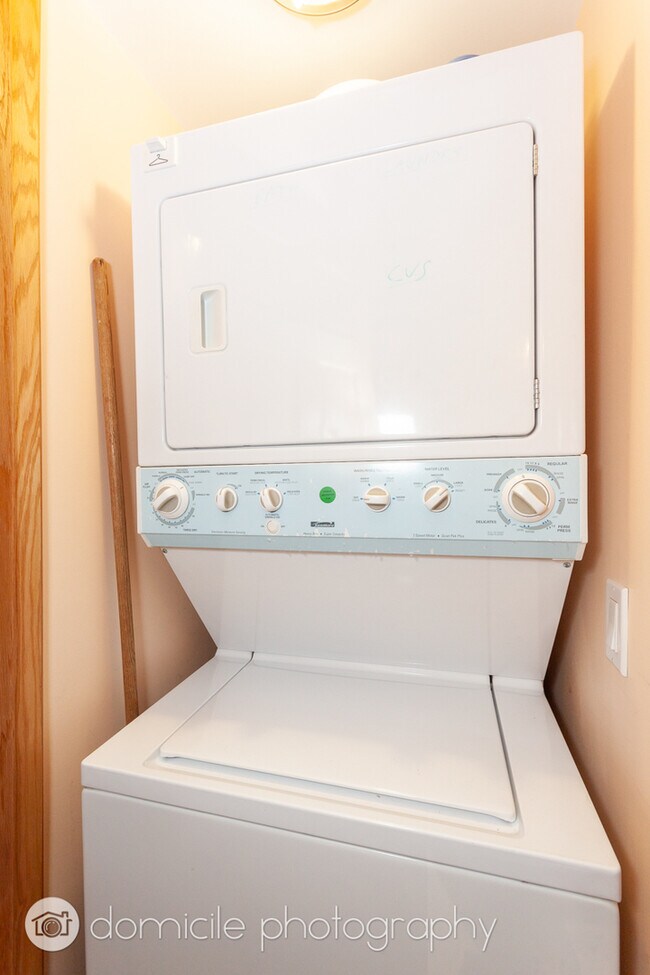 Building Photo - 345 N Canal St