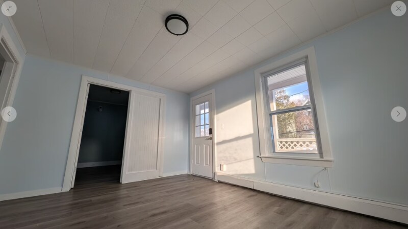 Building Photo - 467 Burgess St