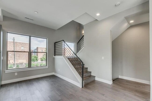 Building Photo - Luxurious End-Unit Modern Townhome at 5360...