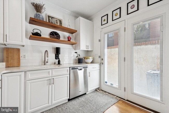 Building Photo - 921 N 28th St
