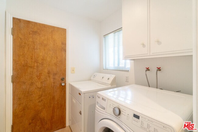 Building Photo - 4220 Towhee Dr