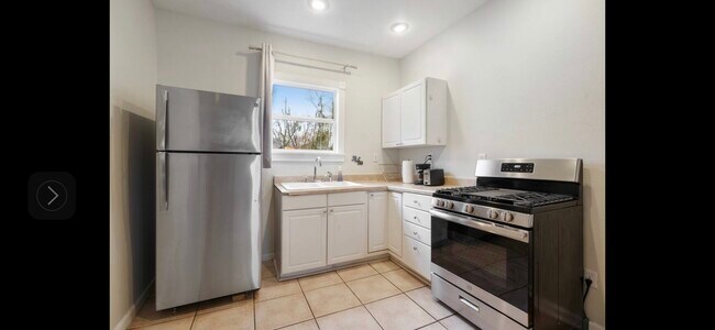 Full-size fridge and gas range - 2834 Dumaine St