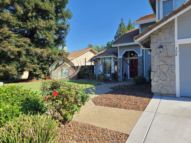Building Photo - Executive Folsom Rental EXCELLENT Location and a POOL!