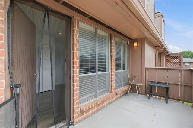 Building Photo - 10566 High Hollows Dr