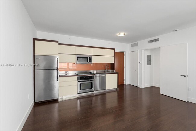 Building Photo - 435 21st St
