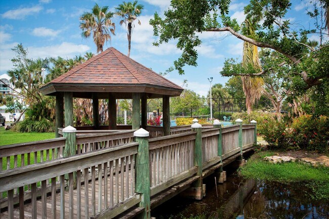 Building Photo - 2 Bedroom 2 Bathroom in the Salt Ponds Con...