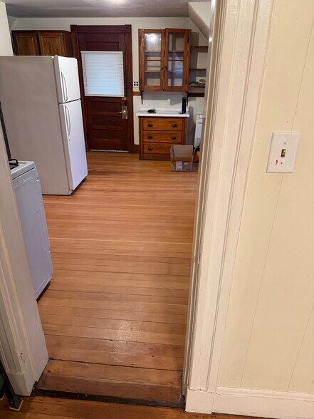 Building Photo - 135 Silver St