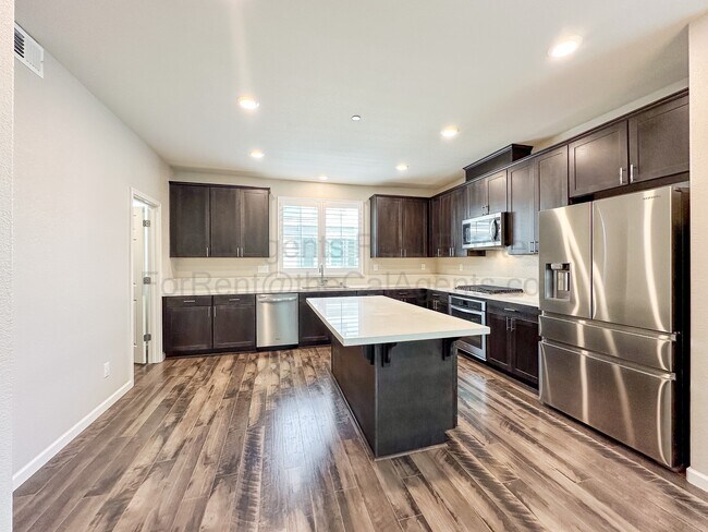 Building Photo - 3331 Rosenblatt St