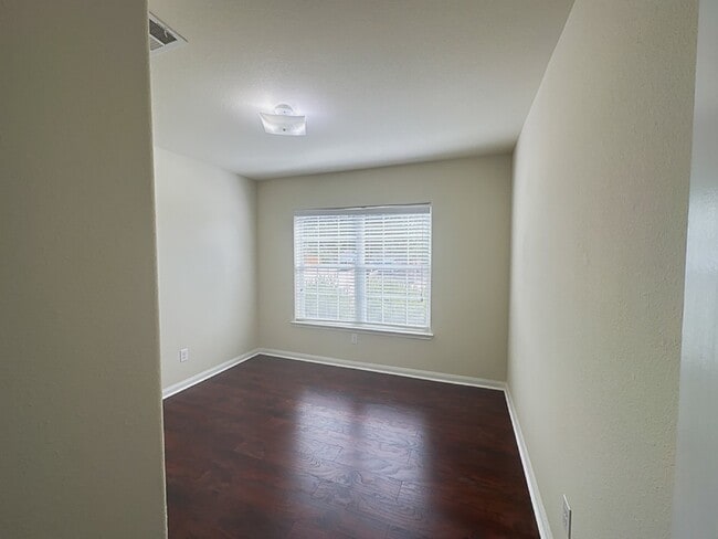 Building Photo - **CUTE 3 Bedroom Home, Move-in Ready**