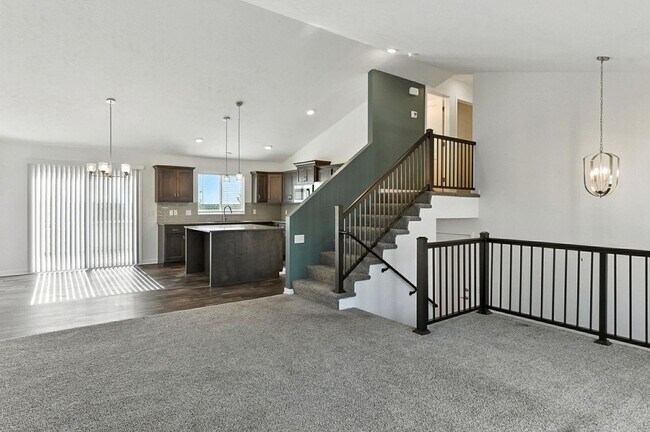 Building Photo - Near Lake Flanagan