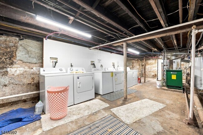 Building Photo - 36 Whitfield St