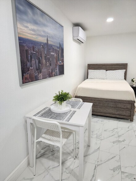 Building Photo - 3202 River Cove Dr