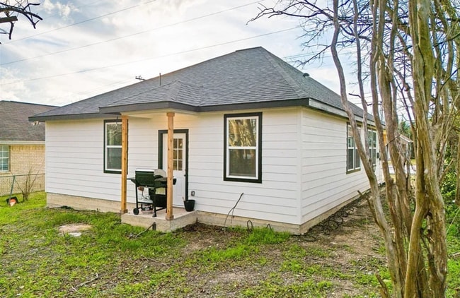 Building Photo - MUST SEE!!! Beautiful Home - Won't Last Lo...