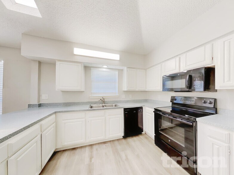 Building Photo - 212 Sunset Dr