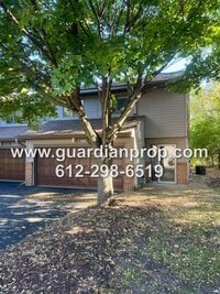 Building Photo - End Unit Maplewood Townhouse Available January 1st, Vaulted Ceilings, Patio, 2 Car Garage