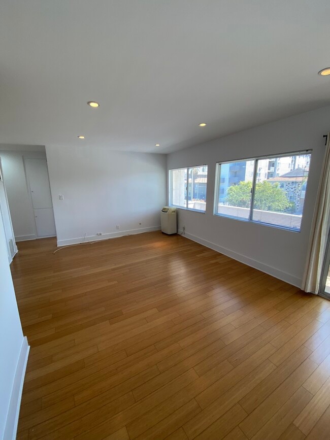 Building Photo - 3761 Vinton Ave