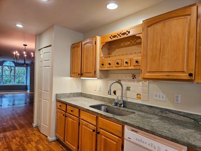 Building Photo - 602 Mockingbird Way