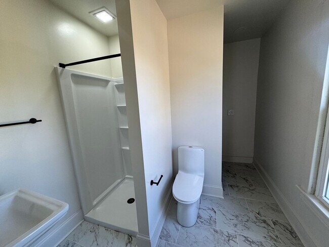 Building Photo - Updated 3-Bedroom, 2-Bath with all new appliances.