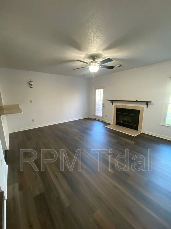 Building Photo - 610 Guy Ln