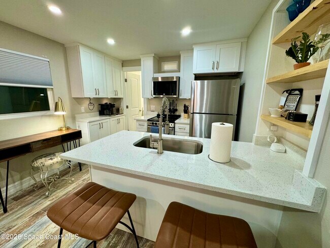 Building Photo - 208 Seminole Ave W