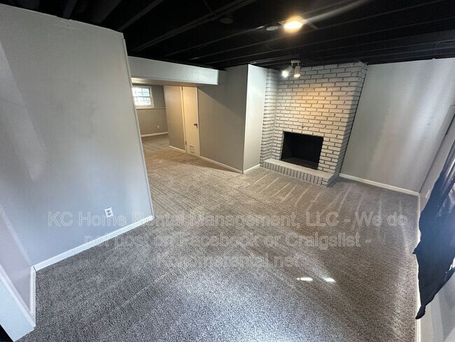 Building Photo - 710 NW Mock Ave