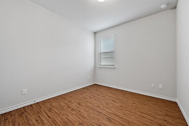 Building Photo - 174 Silktassel Way