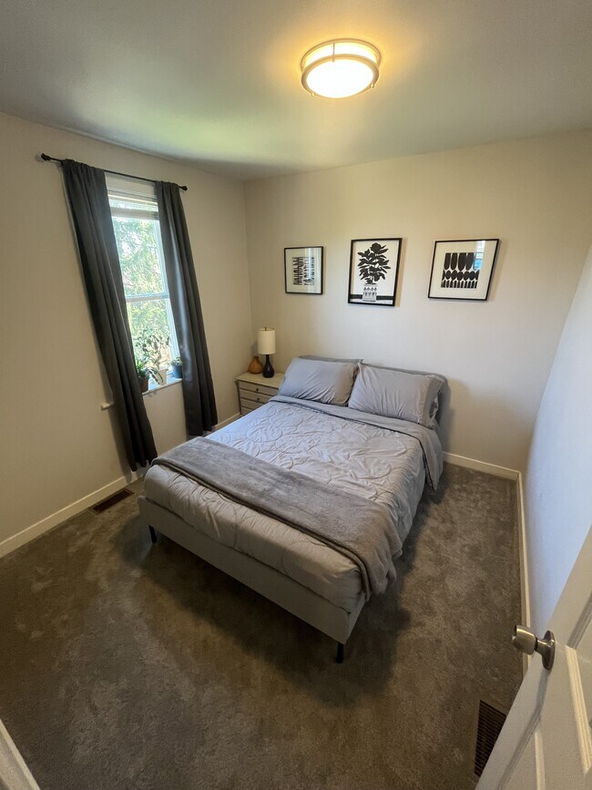 Building Photo - 220 E Liberty St