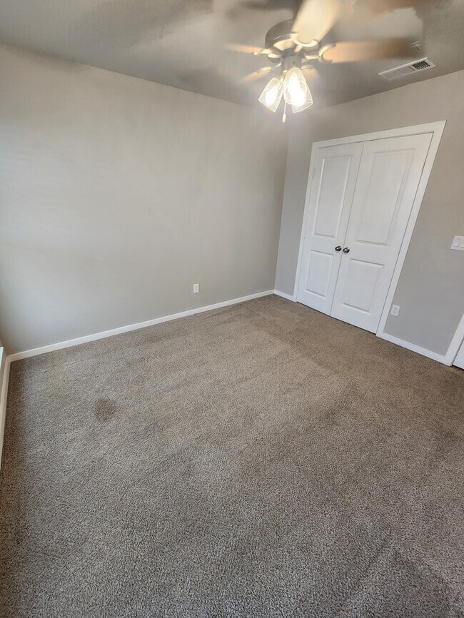 Building Photo - In Lone Star Trails! 3 bed 2 bath, 2 car garage