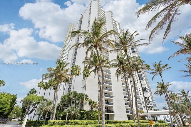 Building Photo - 16711 Collins Ave