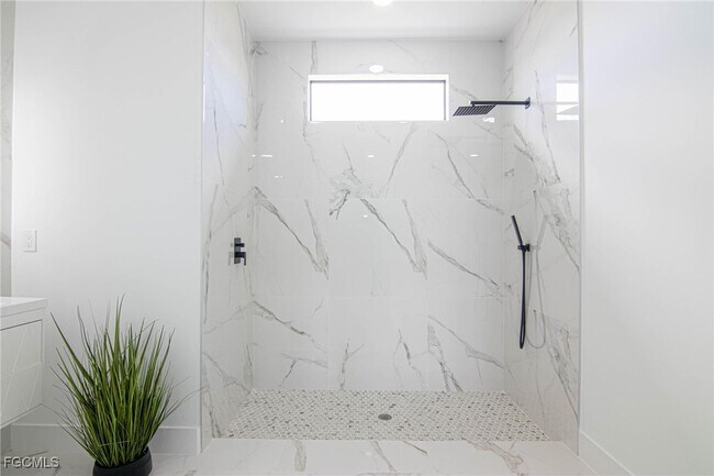 Building Photo - 829 NW 29th Ave