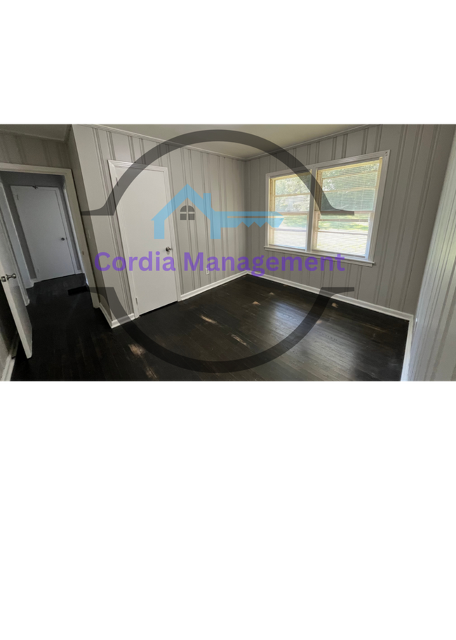 Building Photo - Charming 3 Bedroom Near Downtown.