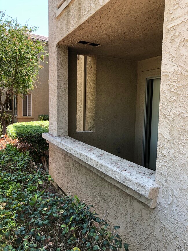 Building Photo - 2325 Del Mar Way # 103