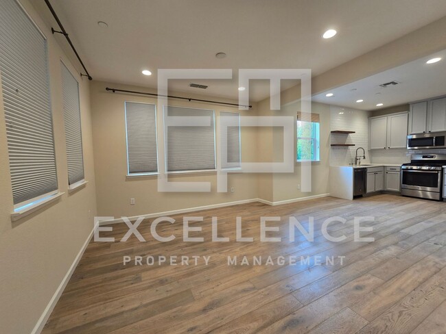 Building Photo - 3/3.5 Townhouse - One Bedroom is Full Stud...