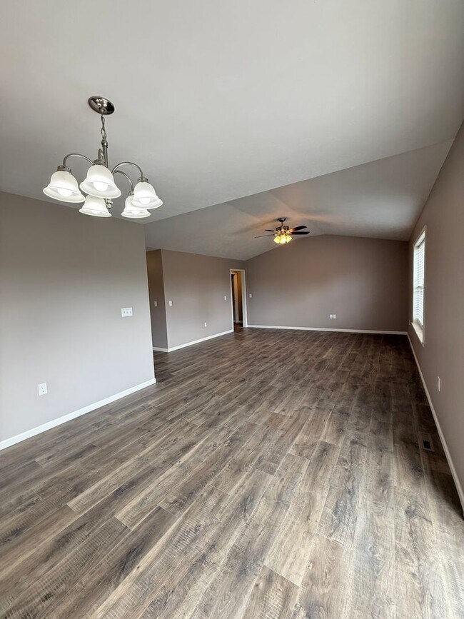 Building Photo - NEWLY REDESIGNED 4BR Basement home!!!!