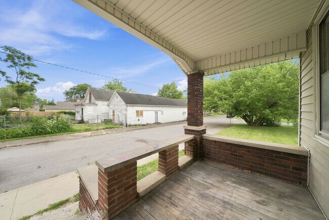 Building Photo - 1211 Emily St