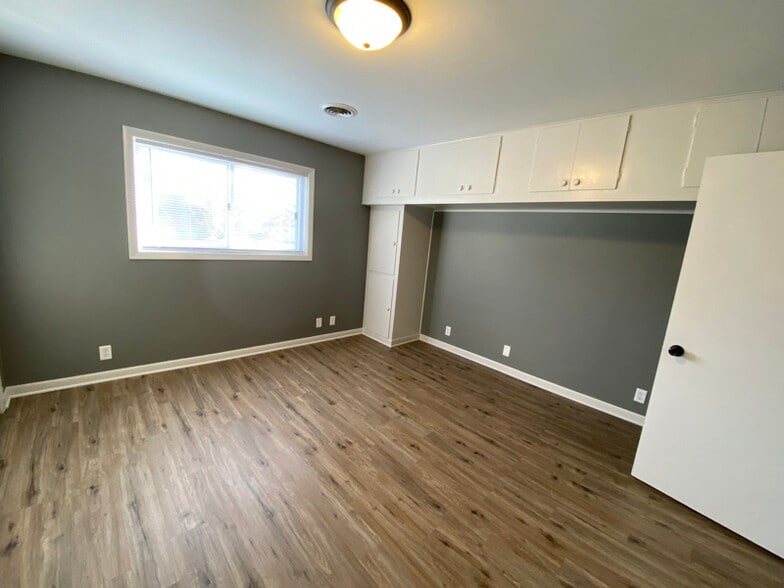 Building Photo - 902 Townline Rd