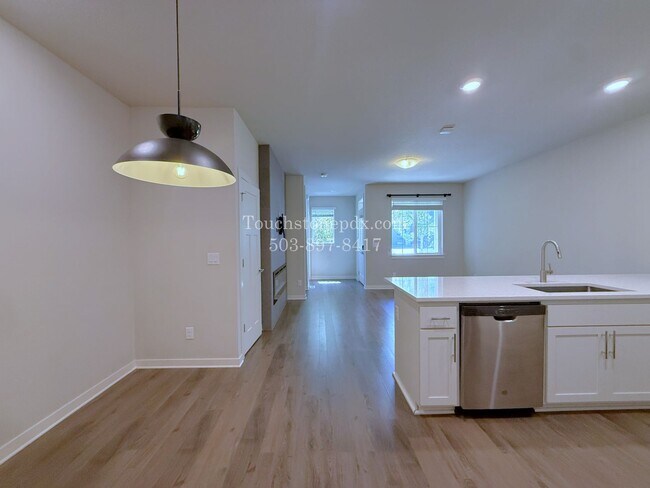 Building Photo - RECEIVE $500 OFF! READY NOW! CALL TODAY! Modern Hillsboro Townhome with AC, Electric Fireplace, a...