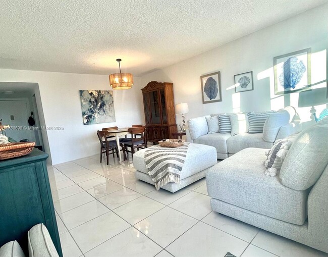 Building Photo - 401 Golden Isles Dr