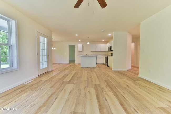 Building Photo - 74 Seashore Wy