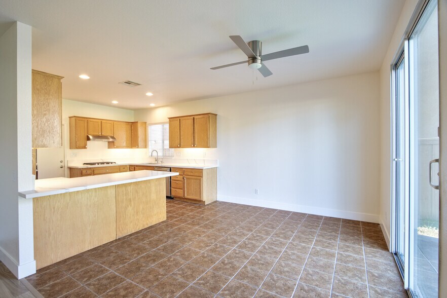 Building Photo - 36329 Capri Dr