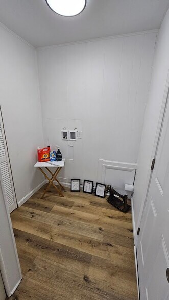 Building Photo - 47 S Brentwood Ave